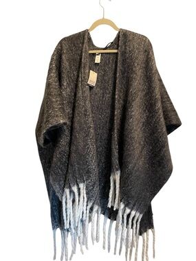 A.n.a NEW open front fringe one size poncho